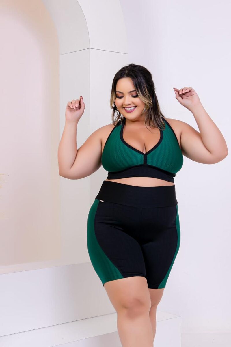 CONJ: PLUS SIZE  CIRRE 3D  COM SUPLEX POLIESTER  RECORTE LATERAL TOP SEM BOJO
