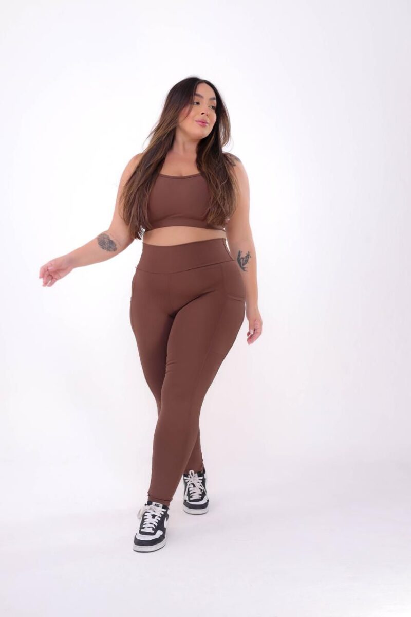 CONJUNTO CALÇA COM BOLSO LATERAL POLIAMIDA TOP ALÇA COM BOJO PLUS SIZE - Image 2