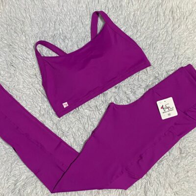 CONJUNTO CALÇA POLIAMIDA COM BOLSO FRANZIDO NA PALA COM TOP ARGOLA COSTA