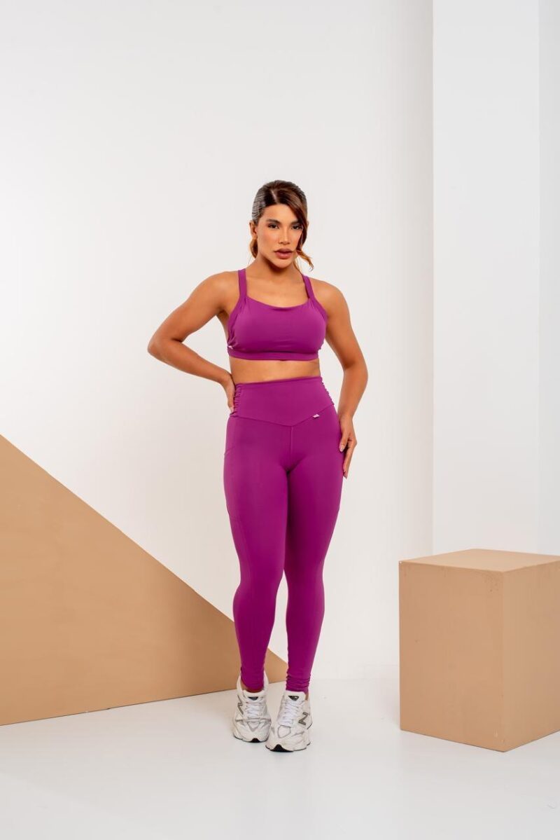 CONJUNTO CALÇA POLIAMIDA COM BOLSO FRANZIDO NA PALA COM TOP ARGOLA COSTA - Image 3