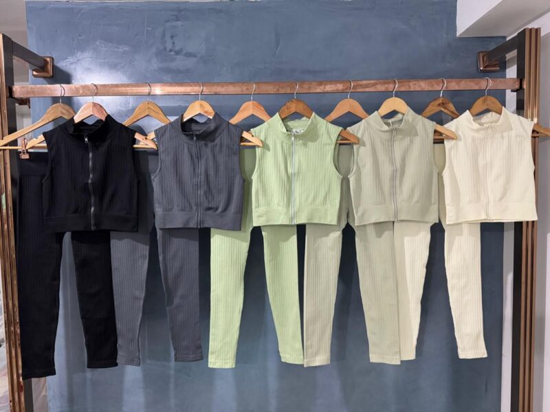 CONJUNTO CALÇA CANELADO IMPORTADO PREMIUM TOP CAMISETA COM ZIPER - Image 4