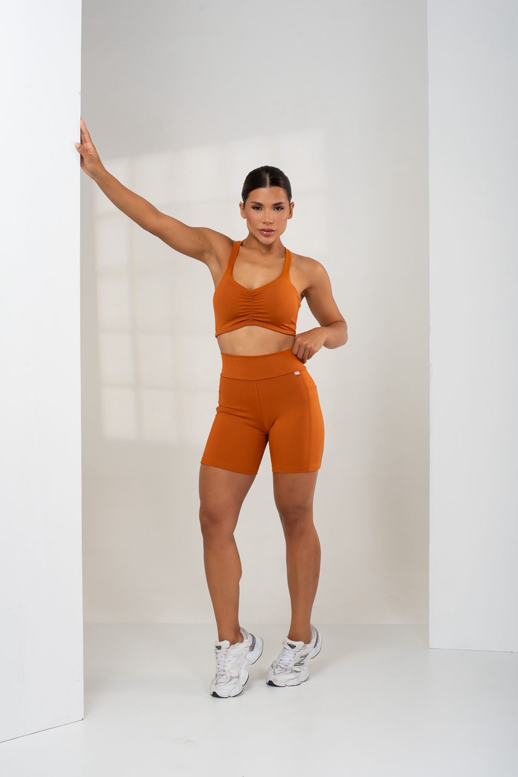 CONJUNTO SHORT POLIAMIDA CANELADO KRYPTO COM BOLSO NAS LATERAIS TOP COM BOJO ARGOLA COSTA