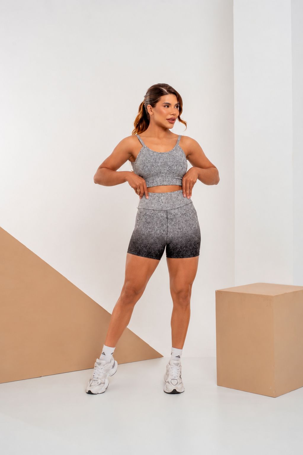 CONJUNTO DE SHORT POLIAMIDA PONTILHADO TOP COM BOJO